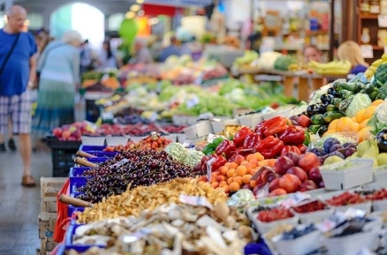 Sources of produce in various types of stores